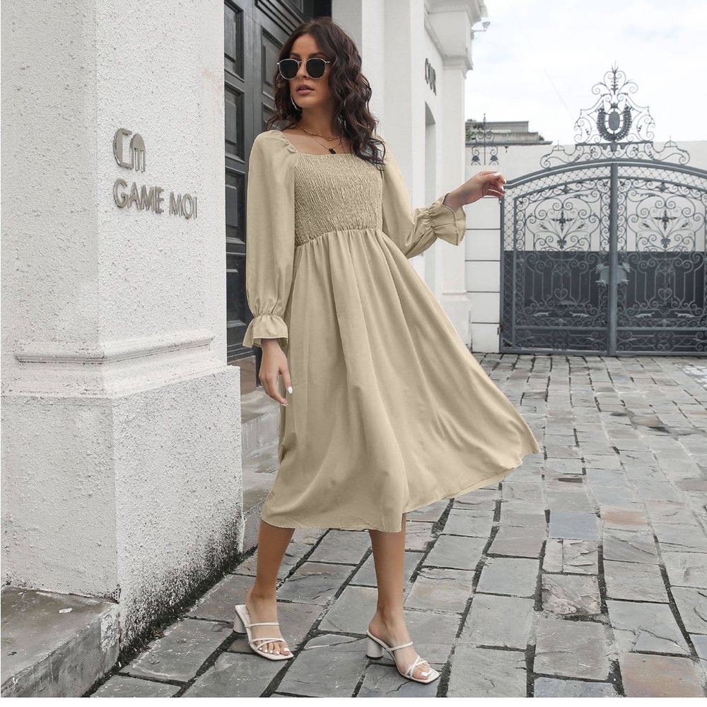 NWT never worn Joss & J. Khaki Neutral Beige Square Neck Smocked Dress